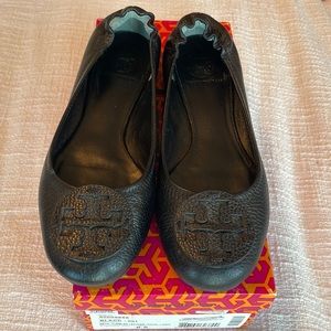 Tory Burch Reva-Tumbled Leather-Black (Tonal Logo)-size 8.5